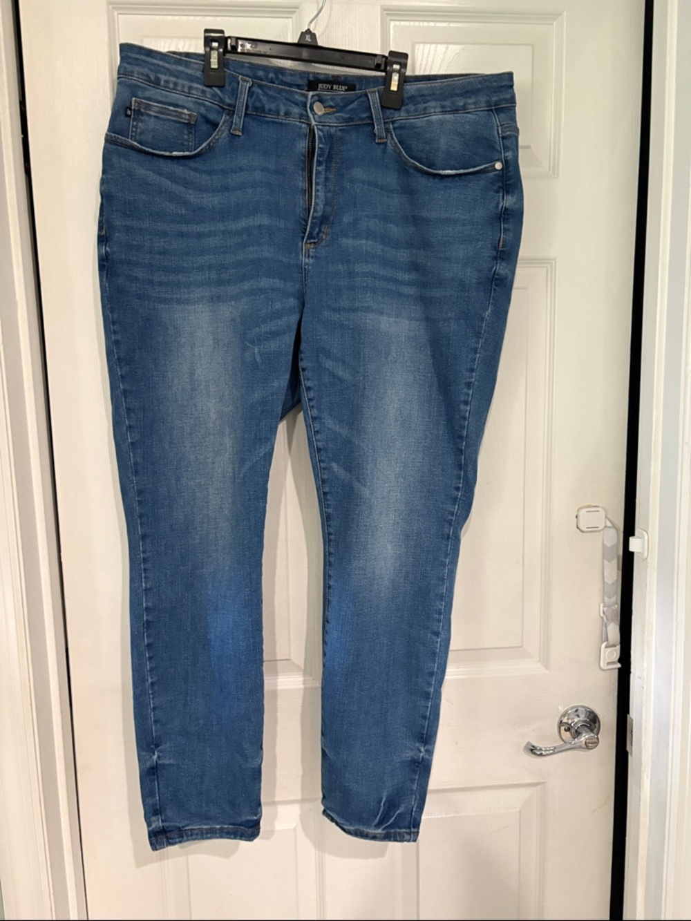 20W Judy Blue Slim Fit Skinny Jeans in Med. Blue Wash